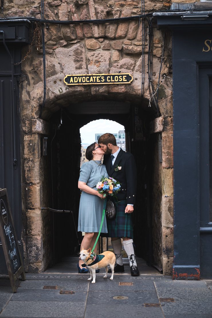Kissing in Advocate&rsquo;s Close.